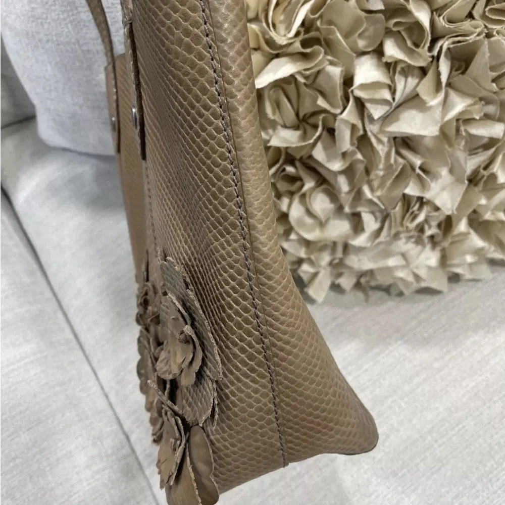 🤍🩶Frye Melissa 3D Floral Snake Embossed Leather Tote $498 - Picture 8 of 16